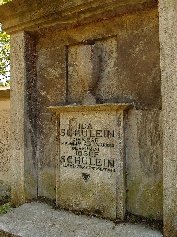 Das Grab von Josef Schülein (31. März 1854 – 9. September 1938) auf dem Neuen Jüdischen Friedhof in München.