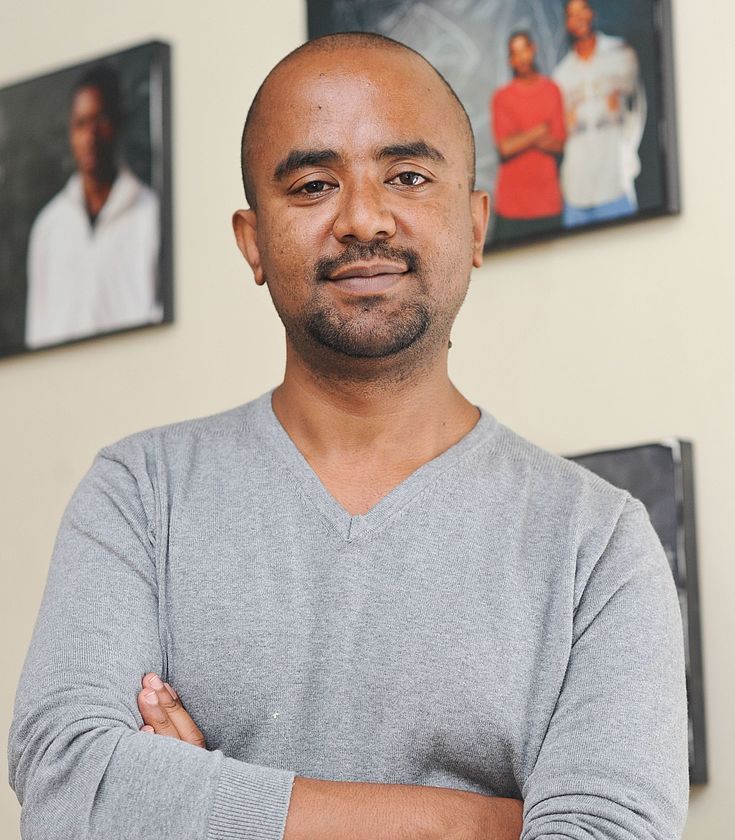 Zemelak Ayitenew Ayele ist außerordentlicher Professor und Direktor des Centre for Federalism and Governance Studies, Addis Abeba University; Außerordentlicher Professor am Dullah Omar Institute (DOI), University of the Western Cape (UWC) Südafrika. 
