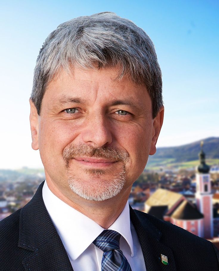 "Der CSU-Politiker Sandro Bauer ist seit 2011 erster Bürgermeister der Stadt Furth im Wald sowie stellvertretender Landrat des Landkreises Cham.
