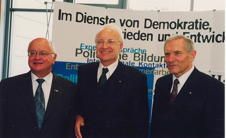Christian Seidel, Sohn von Hanns Seidel, Edmund Stoiber und Alfred Bayer bei der Gedenkfeier zum 100. Geburtstag von Hanns Seidel