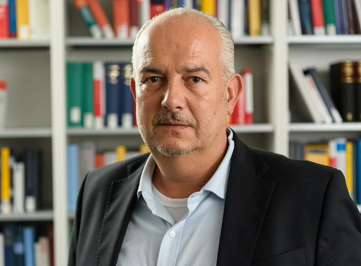 Prof. Dr. Kyrill-Alexander Schwarz ist
Professor für Öffentliches Recht an der 
Universität Würzburg.
