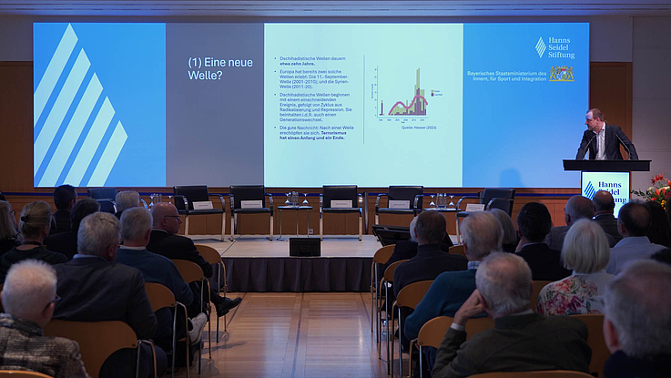 Prof. Dr. Peter R. Neumann, Professor of Security Studies International Centre for the Study of Radicalisation and Political Violence King’s College London.