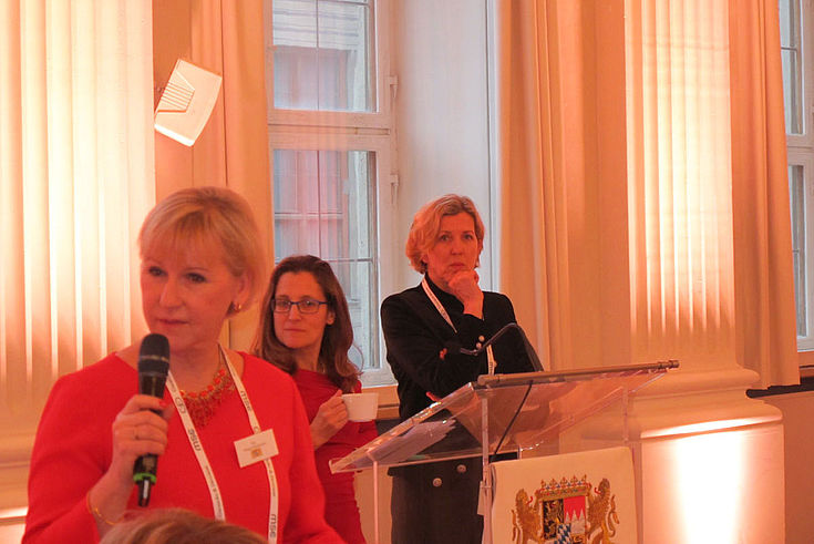 Schwedische Außenministerin Margot Wallström, kanadische Außenministerin Chrystia Freeland und Moderatorin Sylke Tempel