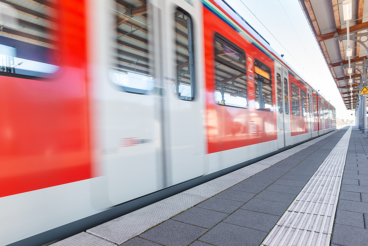 Der Landkreis Fürstenfeldbruck ist auch einer der Gesellschafter der MVV GmbH, die den öffentlichen Personennahverkehr im Großraum München regelt.