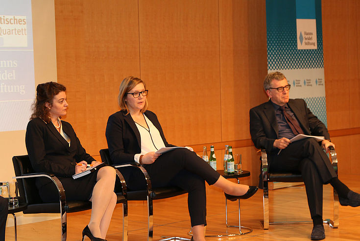 Donald Trump kommt mit der Wirklichkeit des Amtes in Berührung: Syrien, Nordkorea, Russland oder internationaler Terror sind auch nicht weniger komplex als eine Gesundheitsreform. 