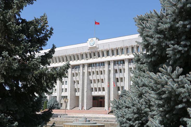  Das „Weiße Haus“, der Sitz der kirgisischen Regierung in der Hauptstadt Bischkek.