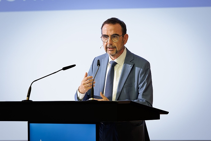 Der HSS-Vorsitzende Klaus Holetschek, MdL, erinnerte an das Leitbild der solidarischen Leistungsgesellschaft und benannte als zentrale Herausforderung „den Sozialstaat an veränderte Arbeitsbedingungen anzupassen, ohne Fehlanreize zu setzen".