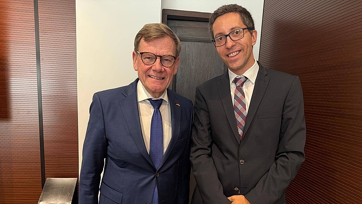 HSS-Länderrepräsentant Victor Hagemann bei einem Austausch zur Situation Boliviens mit Außenminister Johann Wadephul in Santa Cruz