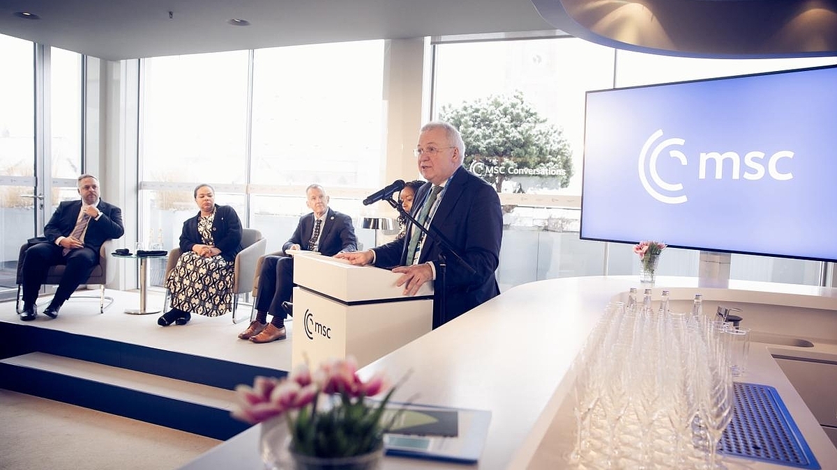 HSS-Vorsitzender Markus Ferber, MdEP, begrüßt die Gäste zur Diskussionsrunde.