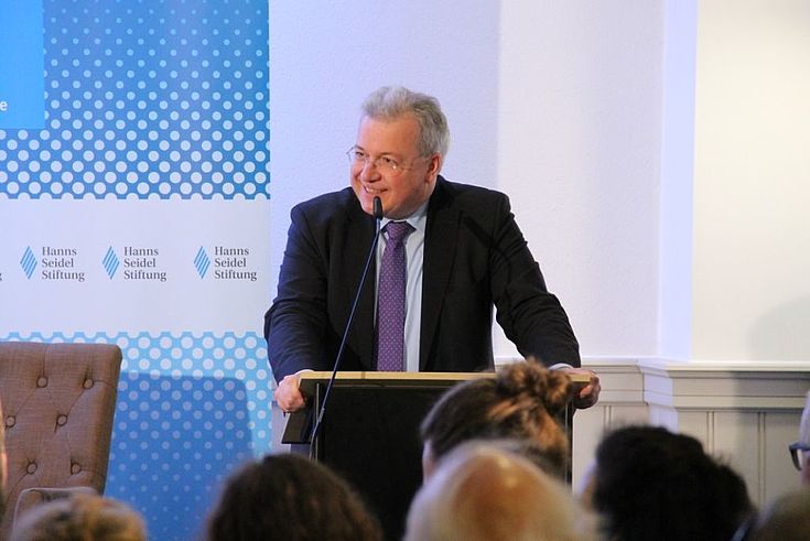 "Entscheidungen müssen regelbasiert sein." (Markus Ferber, MdEP)