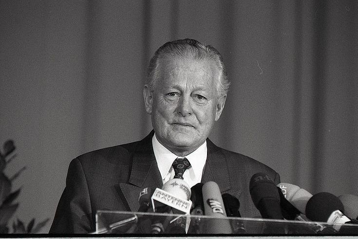 Der CSU-Politiker Max Streibl bekam 1970 von Ministerpräsident Alfons Goppel das neue "Ministerium für Landesentwicklung und Umweltfragen" übertragen. Streibl sollte sich als ein Politiker mit Weitblick erweisen.