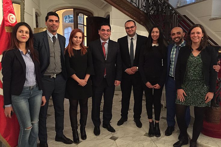 Die Gruppe besucht die Tunesische Botschaft in Brüssel