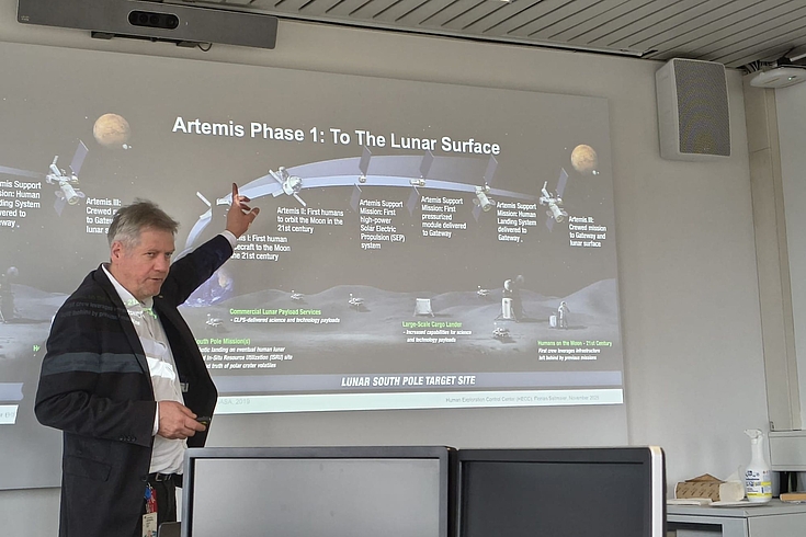 Dr. Florian Sellmaier, Projektmanager des Mondkontrollzentrums vom „Deutschen Zentrum für Luft- und Raumfahrt“ 
