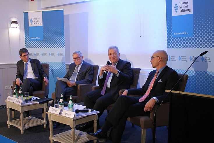 "Sich auf Kosten der Gemeinschaft sanieren und dann unlauteren Steuerwettbewerb betreiben ist inakzeptabel". (Peter Simon, MdEP)