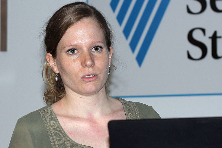 Psychhologin Sarah Leistner stellt das Flüchtlingsprojekt des Max-Planck-Institituts vor