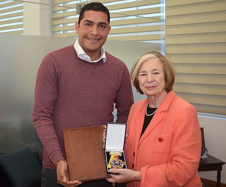 Prof. Männle erhält die höchste Auszeichnung des ecuadorianischen Parlaments 