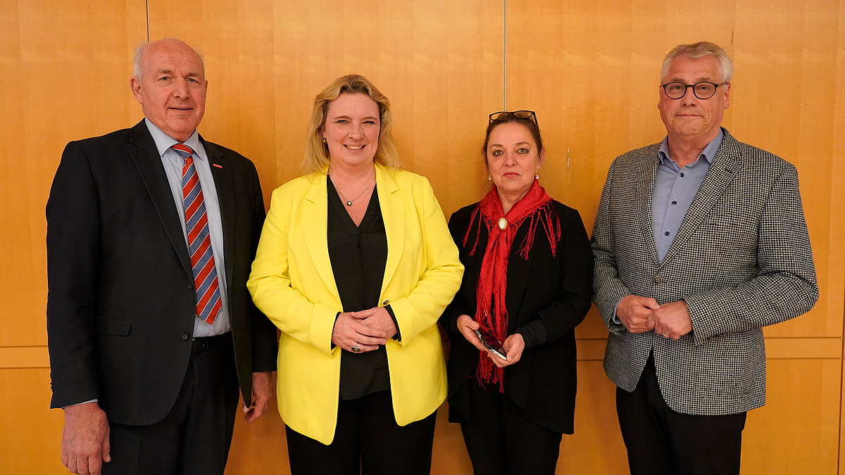 Franz Xaver Peteranderl, Präsident der Handwerkskammer für München und Oberbayern; Kerstin Schreyer, MdL, Stv. Vorsitzende; Dr. Claudia Schlembach, Leiterin des Referats Wirtschaft und Finanzen der Akademie für Politik und Zeitgeschehen; Prof. Dr. Friedrich Esser, Präsident des Bundesinstituts für berufliche Bildung.