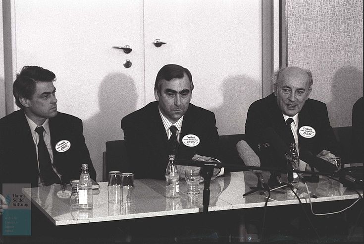 "Leipziger Unionsgespräche" am 16./17.02.1990 Hansjoachim Walther, Theo Waigel und Hans-Wilhelm Ebeling 