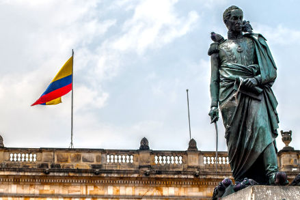Im Jahr 2016 erhielt Präsident  Santos den Friedensnobelpreis für seinen Einsatz, Frieden in Kolumbien zu schaffen