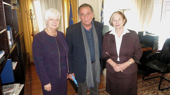 Gruppenfoto von Gerda Hasselfeldt, Yiannis Mouzalas und Ursula Männle