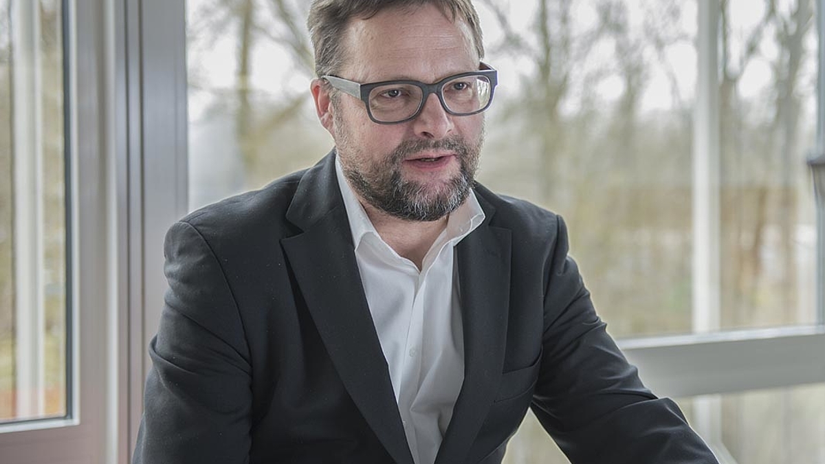 Der Politikwissenschaftler Jürgen Lang ist im Bayerischen Rundfunk Teil des Leitungsteams der Online-Nachrichten von BR24. Privat ist er als Politikberater tätig und publiziert zu gesellschaftspolitischen Themen, auch über Rechtsextremismus und Rechtspopulismus. 