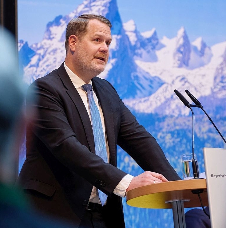 Dr. Alexander Wolf, Leiter des Berliner Hauptstadtbüros der Hanns-Seidel-Stiftung: „Hybride Bedrohungen setzen in der Grauzone an. Wer dort angreift, passt sich an jede gesetzliche Regelung an, die wir schaffen. Wie viel Befugnis geben wir unseren Diensten, wenn wir wissen, dass sie morgen mehr brauchen als heute? Darüber müssen wir auch nach dieser Veranstaltung weiter diskutieren.“