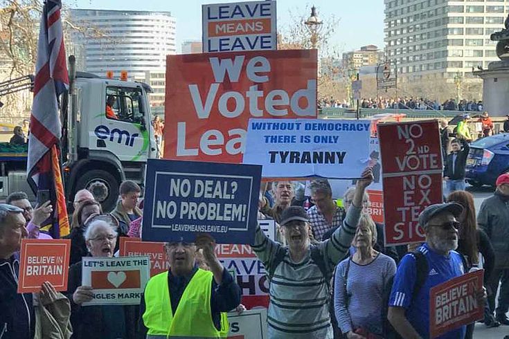 Wütende "Leevers" demonstrieren für den harten Brexit 