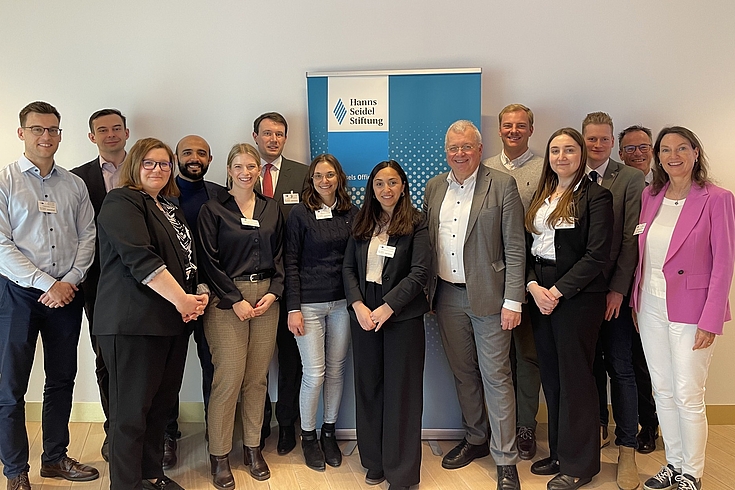 Teilnehmer des HSS-Nexus-Programms mit Markus Ferber (Mitte) und Prof. Dr. Diane Robers
