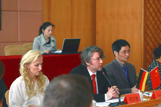 Eröffnung des Symposiums zur Umwelt- und Bildungsforschung: Prof. Christina Schenz (Universität Passau), Dr. Bernd Seuling (HSS Shanghai), Prof. Hong Gang (Präsident der ZISU
