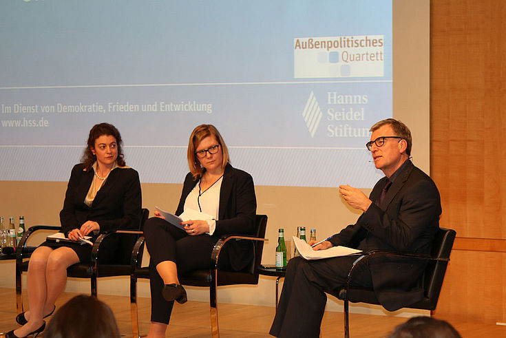 Trumps nationalistische Berater Peter Navarro, Stephen Bannon und Handelsminister Wilbur Ross sind gefährliche Einflüsse. (Falke)