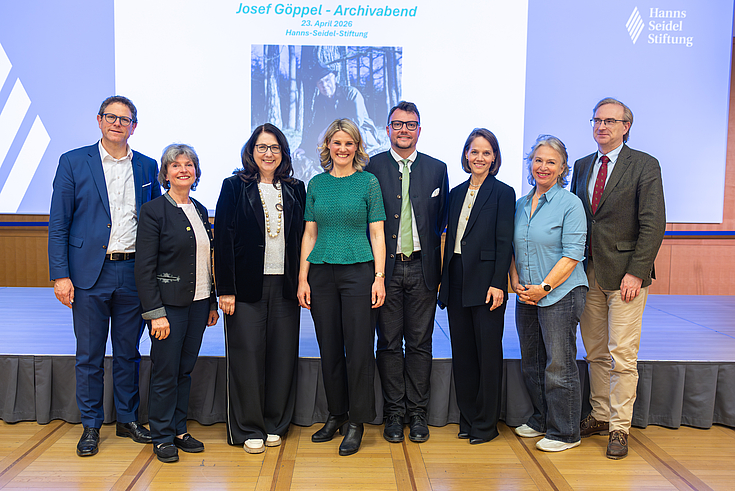 Martin Heilig (OB Würzburg), Beate Rutkowski (Stellv. Vorsitzende des BUND Naturschutz in Bayern), MdL Tanja Schorer-Dremel (CSU), Sophia Göppel-Kraft (Tochter von Josef Göppel), Dr. Christian Petrzik (Archivleiter HSS), Barbara Metz (Tochter von Josef Göppel), Gisela Sengl (Landesvorsitzende von Bündnis90/Die Grünen in Bayern, MdL Alexander Flierl (CSU)