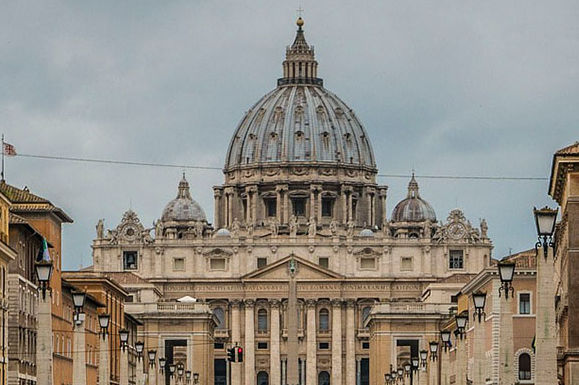 Das Schicksal der Migranten ist für Papst Franziskus ein großes Anliegen. Der Papst ruft auf zur Brüderlichkeit und Barmherzigkeit.