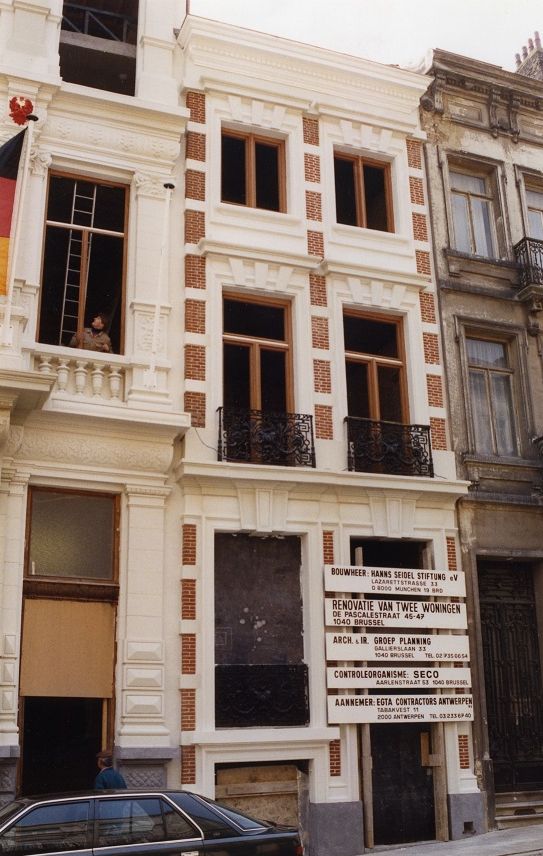 Von 1993 bis 2004 residiert die Hanns-Seidel-Stiftung in Brüssel im "Franz-Josef-Strauß-Haus" in der Rue de Pascale 45/47