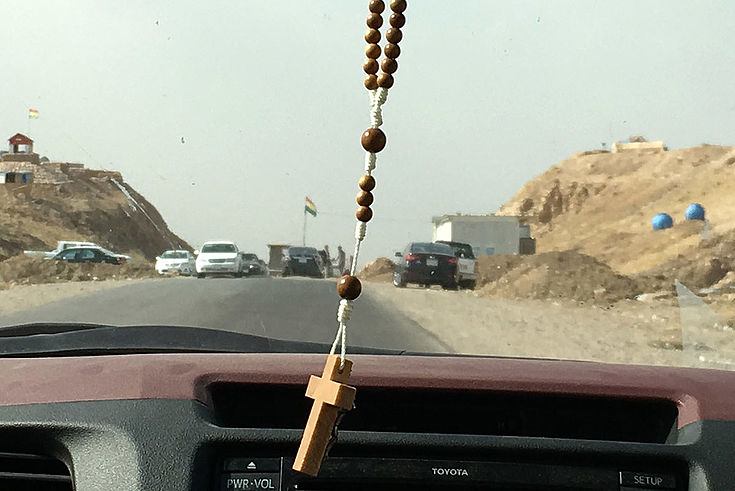 Wenige Kilometer hinter Mossul, bei Mor Mattei, einem der ältesten Klöster der Christenheit, konnten kurdische Milizen den Vormarsch des IS stoppen. 