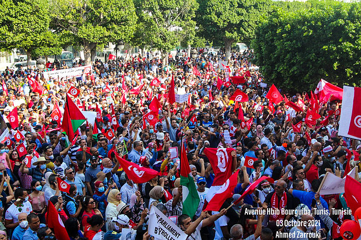 Im Sommer demonstrierten die Tunesier und protestierten gegen die schlechte wirtschaftliche Lage und das Management der Regierung.