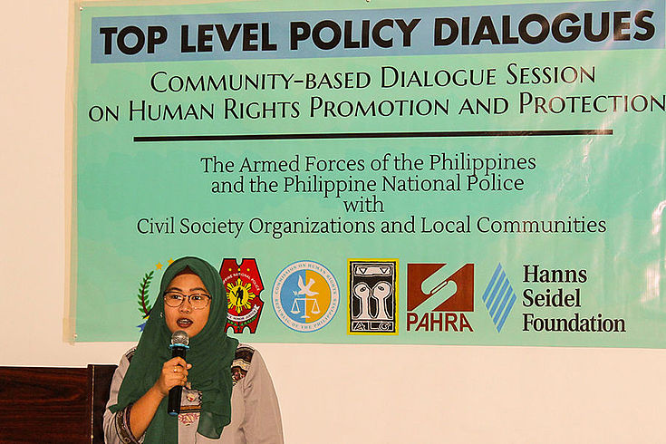 Sittie Janine Gamao, Vertreterin der muslimischen Bevölkerung aus Marawi berichtet über die aktuelle Situation in Marawi