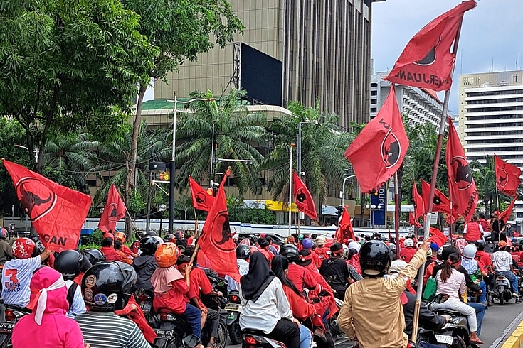 Eine Wahlkampagne der PDI-P, der Indonesischen demokratischen Partei des Kampfes, wird von Bikern unterstützt.