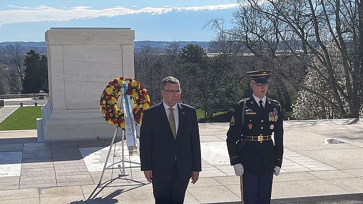 Gedenken Kranzniederlegung Soldaten Friedhof US-Army