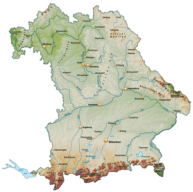 Zu sehen ist eine Reliefkarte von Bayern inklusive wichtiger Gewässer und Städte.