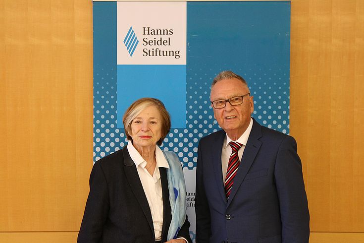 Die Vorsitzende der Hanns-Seidel-Stiftung, Prof. Ursula Männle mit Prof. Dr. Hans-Jürgen Papier, Präsident des Bundesverfassungsgerichtes a.D.