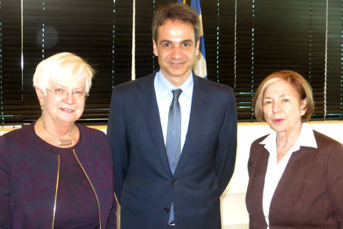 Gruppenfoto von Gerda Hasselfeldt mit Kyriakos Mitsotakis und Ursula Männle
