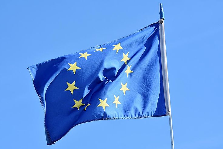 EU-Flagge im Winde wehend