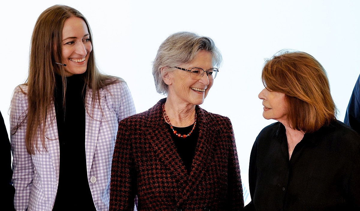 Juliane Gröger (links), Susanne Breit-Keßler (Mitte) und Senta Berger.