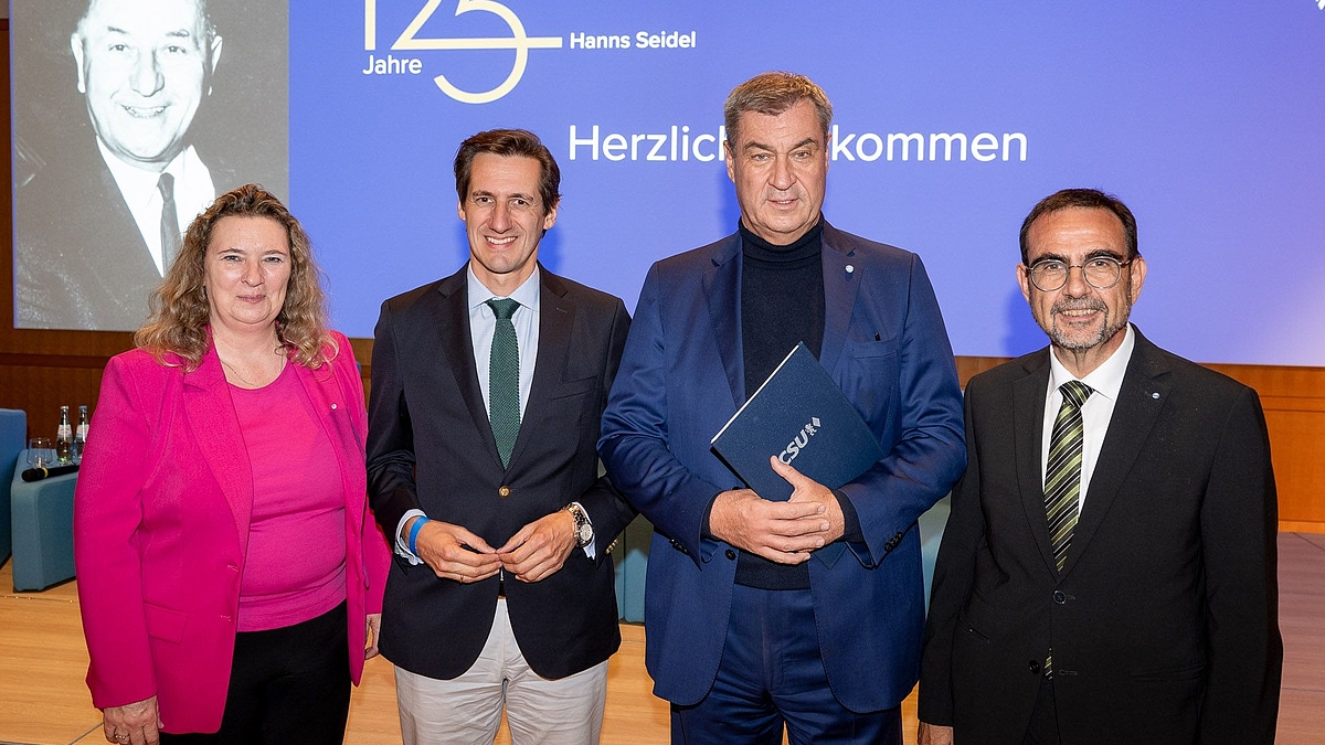 Die HSS feiert den 125. Geburtstag ihres Namensgebers mit einem großen Festakt: v.li.: Die stv. HSS-Vorsitzende Kerstin Schreyer, MdL, HSS-Generalsekretär Dr. Stefan Ebner, MdL, der Bayerische Ministerpräsident und CSU-Vorsitzende Dr. Markus Söder, MdL, und HSS-Vorsitzender Prof. Klaus Holetschek, MdL