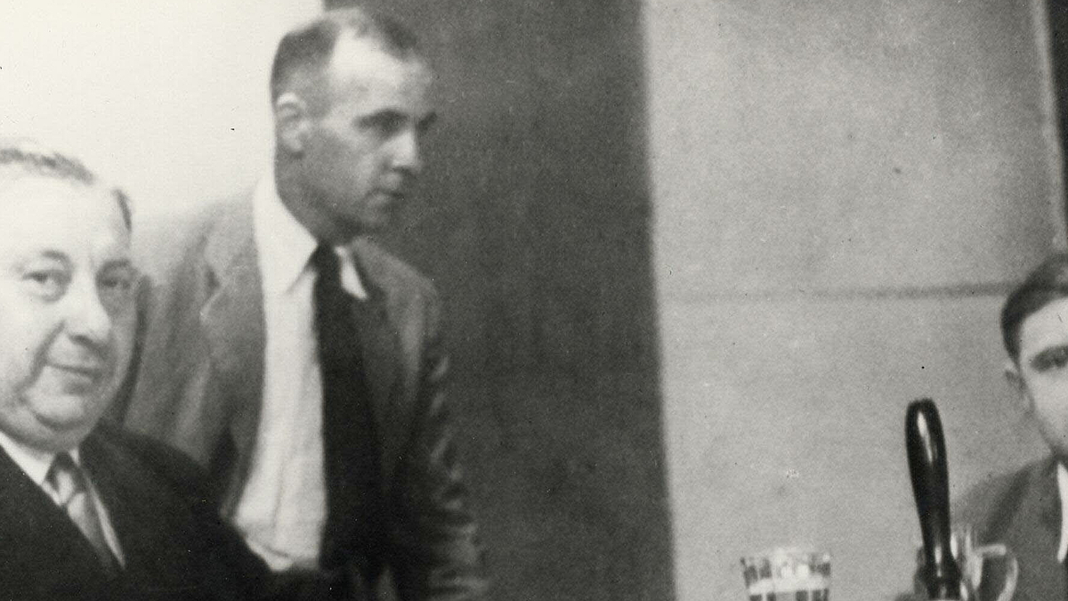 Auch der junge Dr. h.c. Franz Josef Strauß (rechts) gehörte zu den Gründern der CSU,
hier mit seinem politischen „Ziehvater“ Josef Müller auf der Landesversammlung im
Mai 1949.