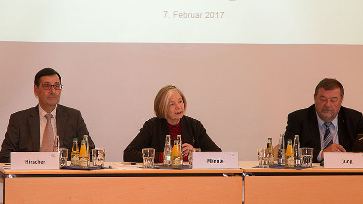 Wahlforscher Gerhard Hirscher, Stiftungsvorsitzende Ursula Männle und Studienleiter Helmut Jung