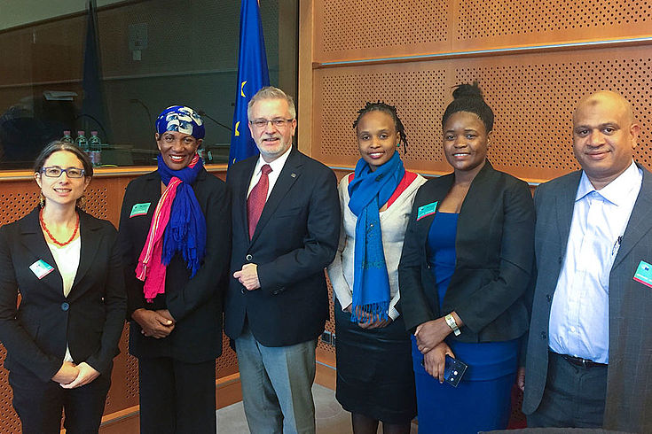Die tansanischen Abgeordneten treffen sich mit dem EU-Abgeordneten Michael Gahler