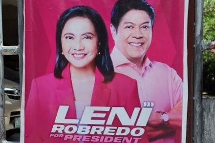 Wahlplakat von Leni Robredo in der Farbe Pink