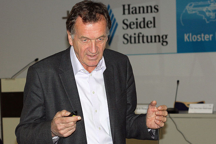 Thomas Löscher, Spezialist für Tropen- und Infektionskrankheiten