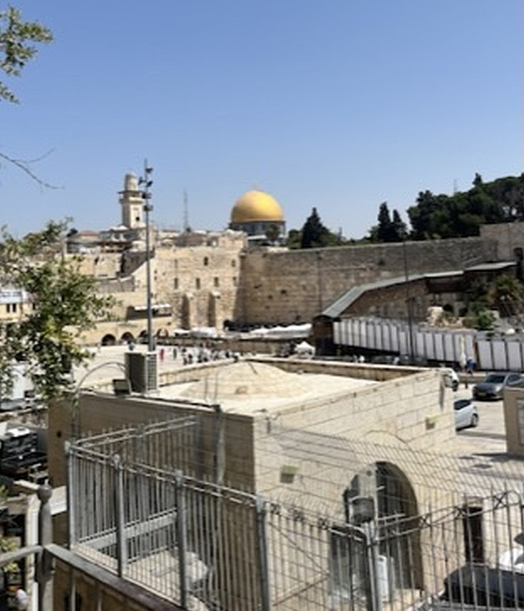 Blick auf die Klagemauer und den Tempelberg in Jerusalem (Israel).